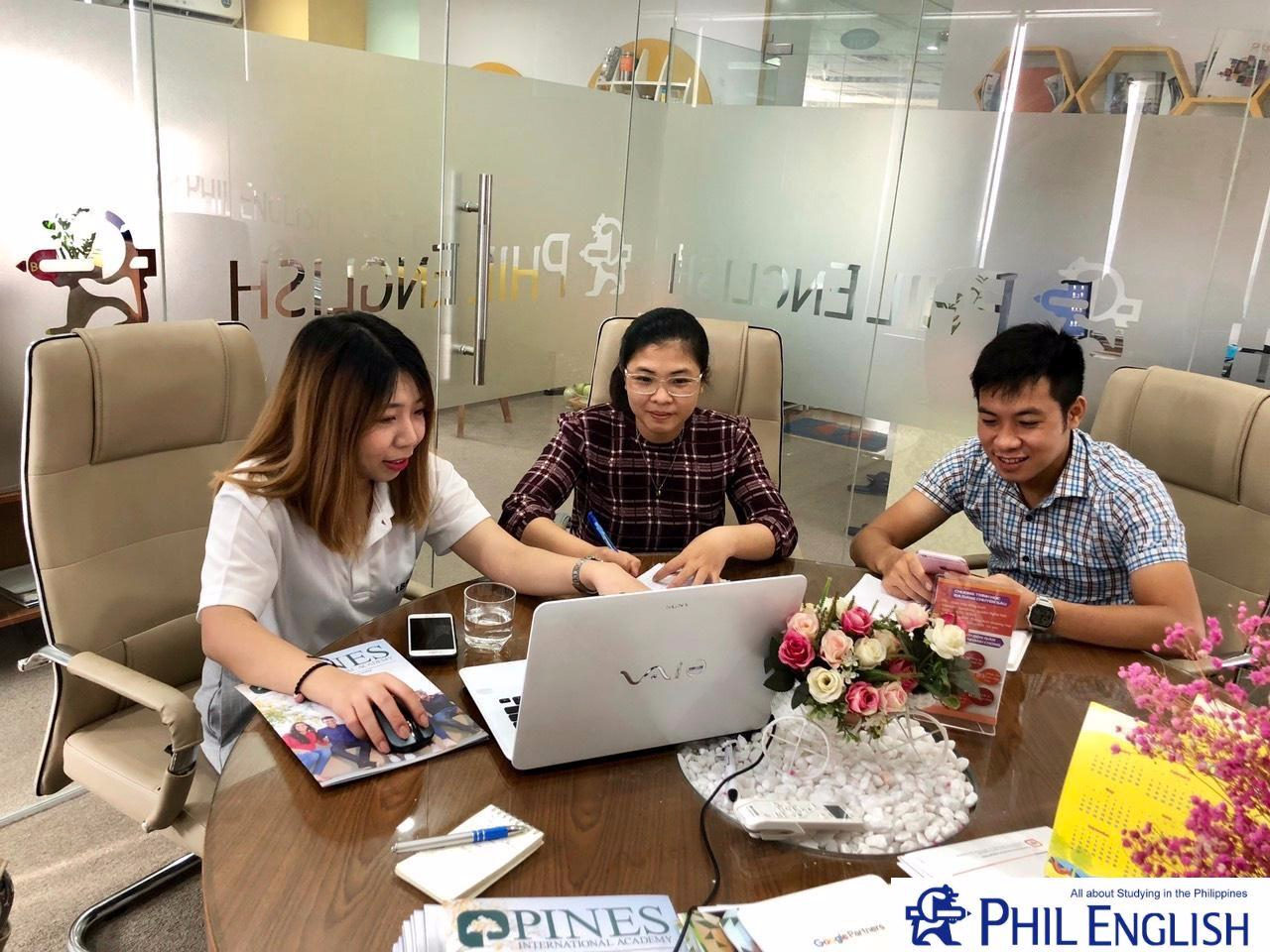 Phỏng vấn quản lý trường Anh ngữ I.BREEZE tại văn phòng Phil English Hà Nội